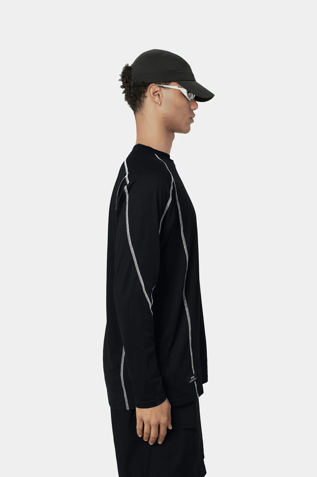 CONTRAST LS TEE - BLACK - Image 9
