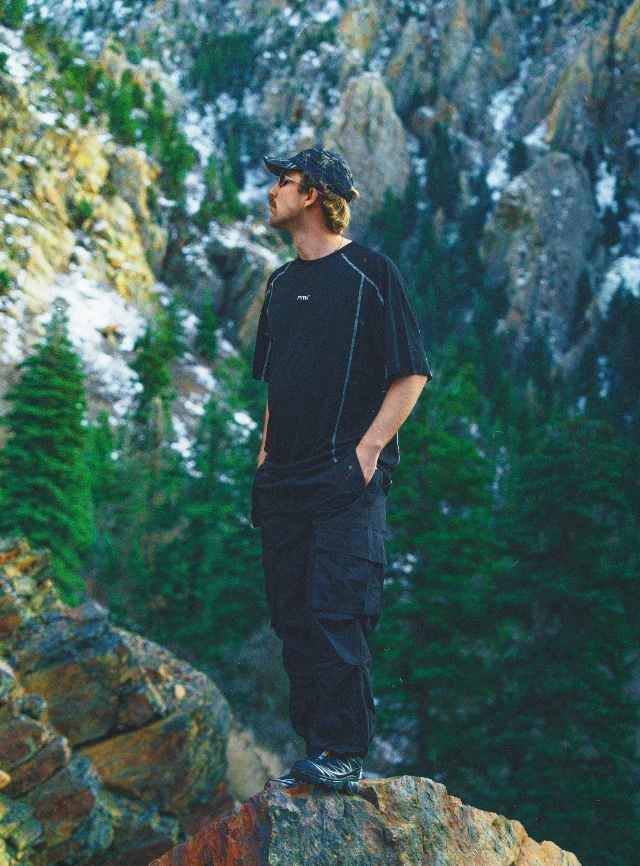 CONTRAST REP OVERSIZED TEE -BLACK - Image 4