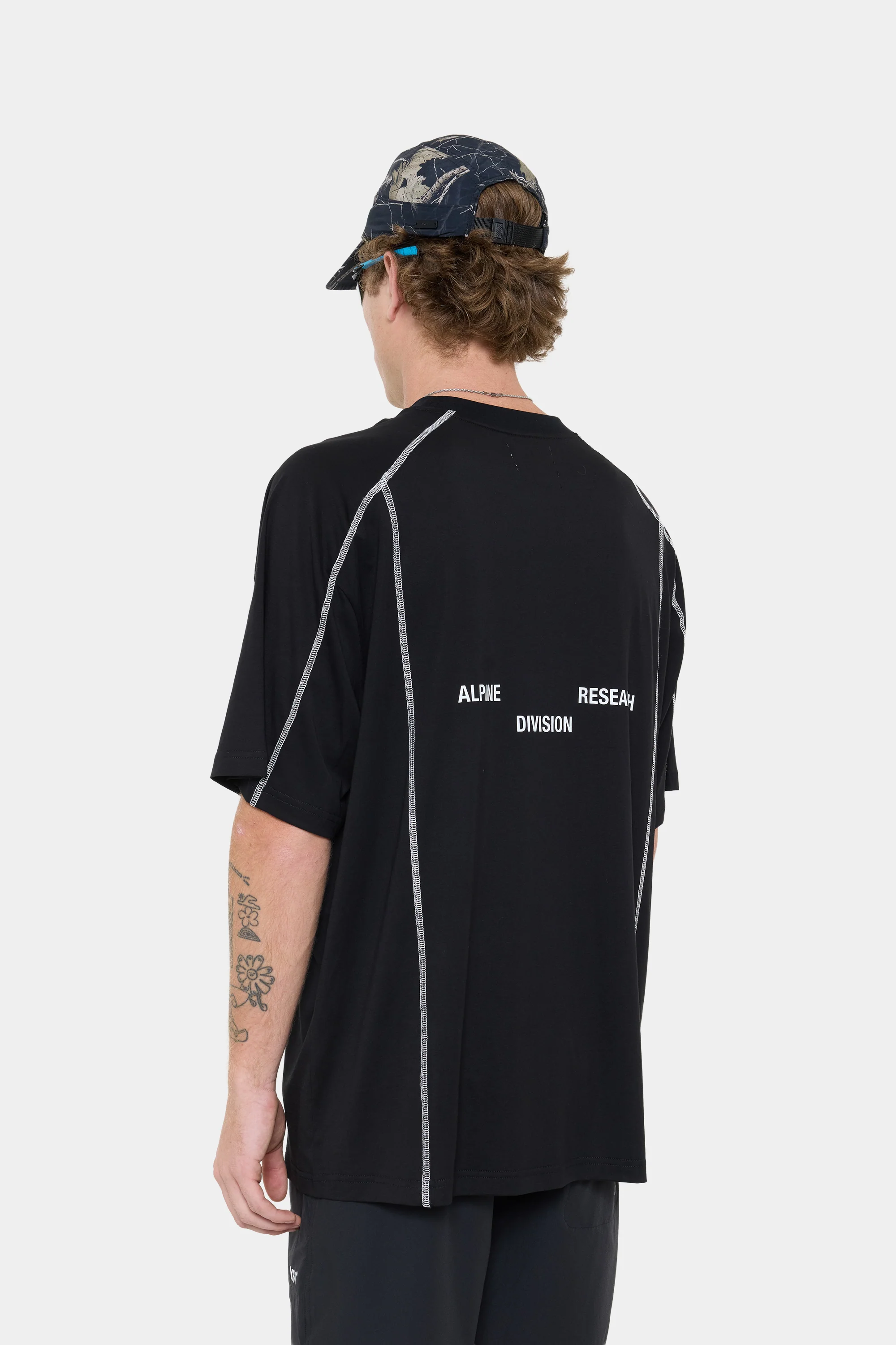 CONTRAST REP OVERSIZED TEE -BLACK - Image 9