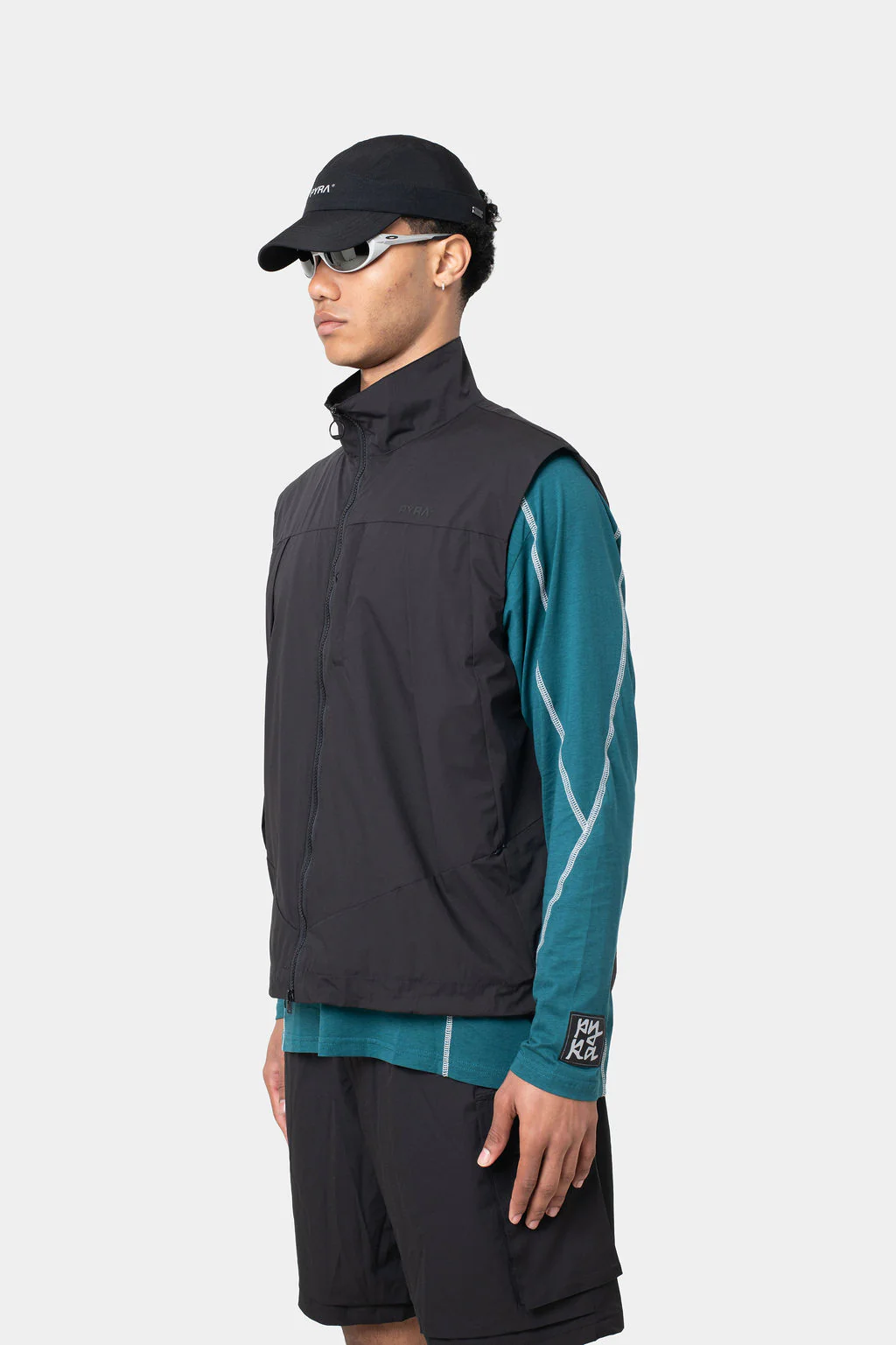 HELIX  VEST - BLACK - Image 3