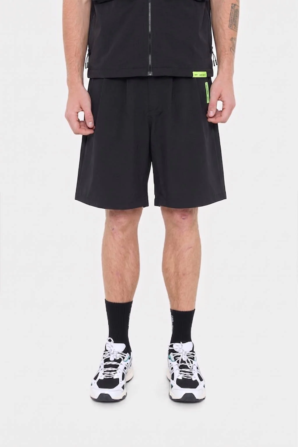 NERO NYLON PLEAT SHORT - BLACK