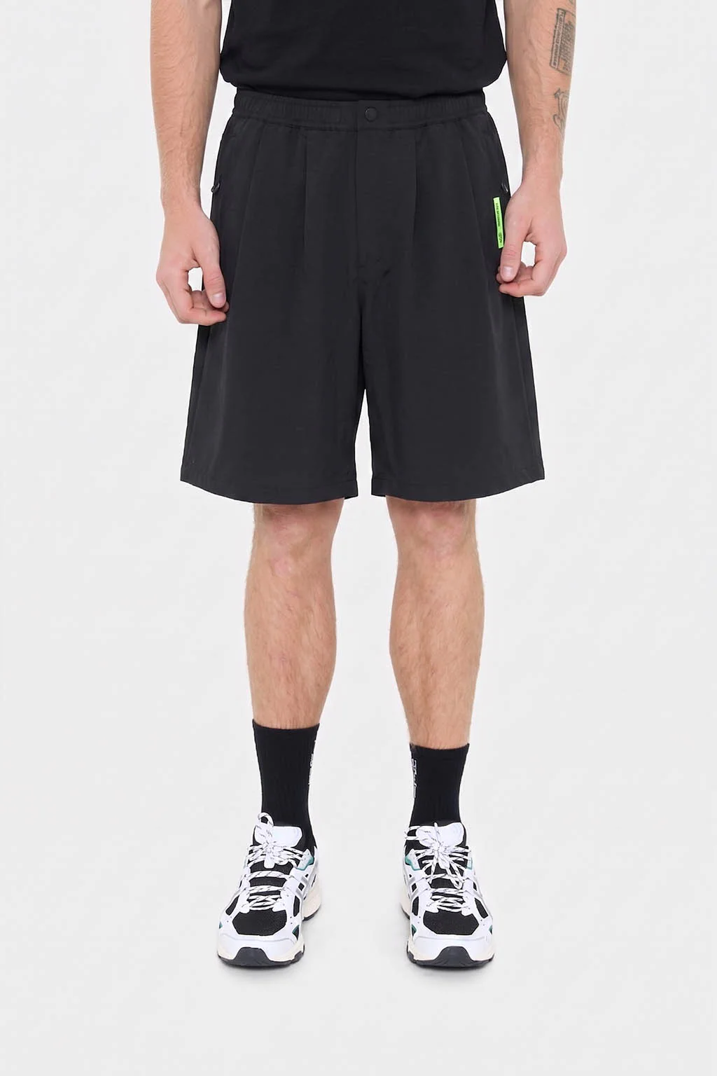 NERO NYLON PLEAT SHORT - BLACK - Image 3