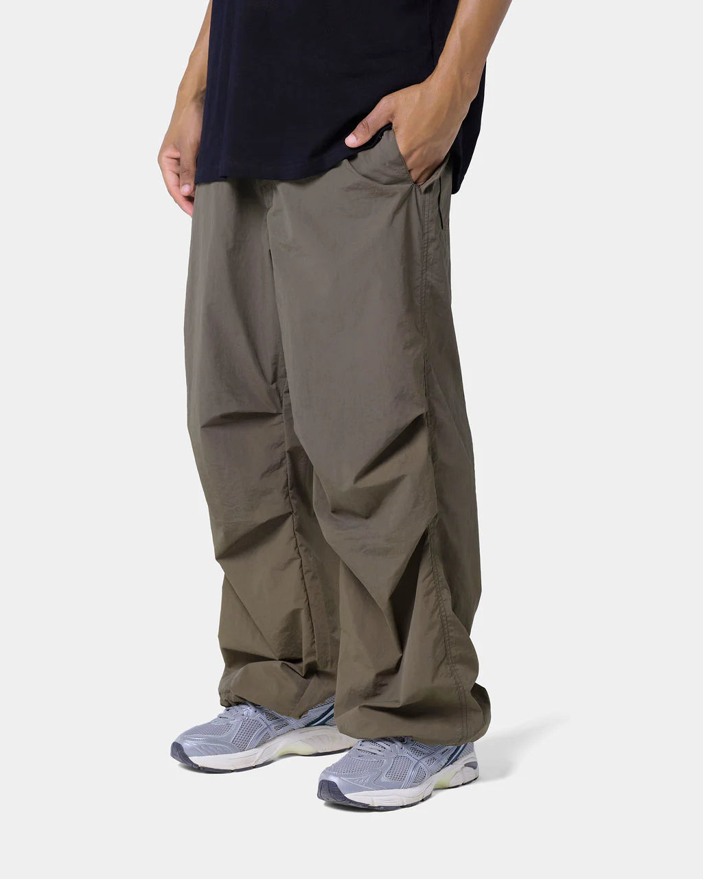 NYLON PARACHUTE PANT OLIVE - Image 6