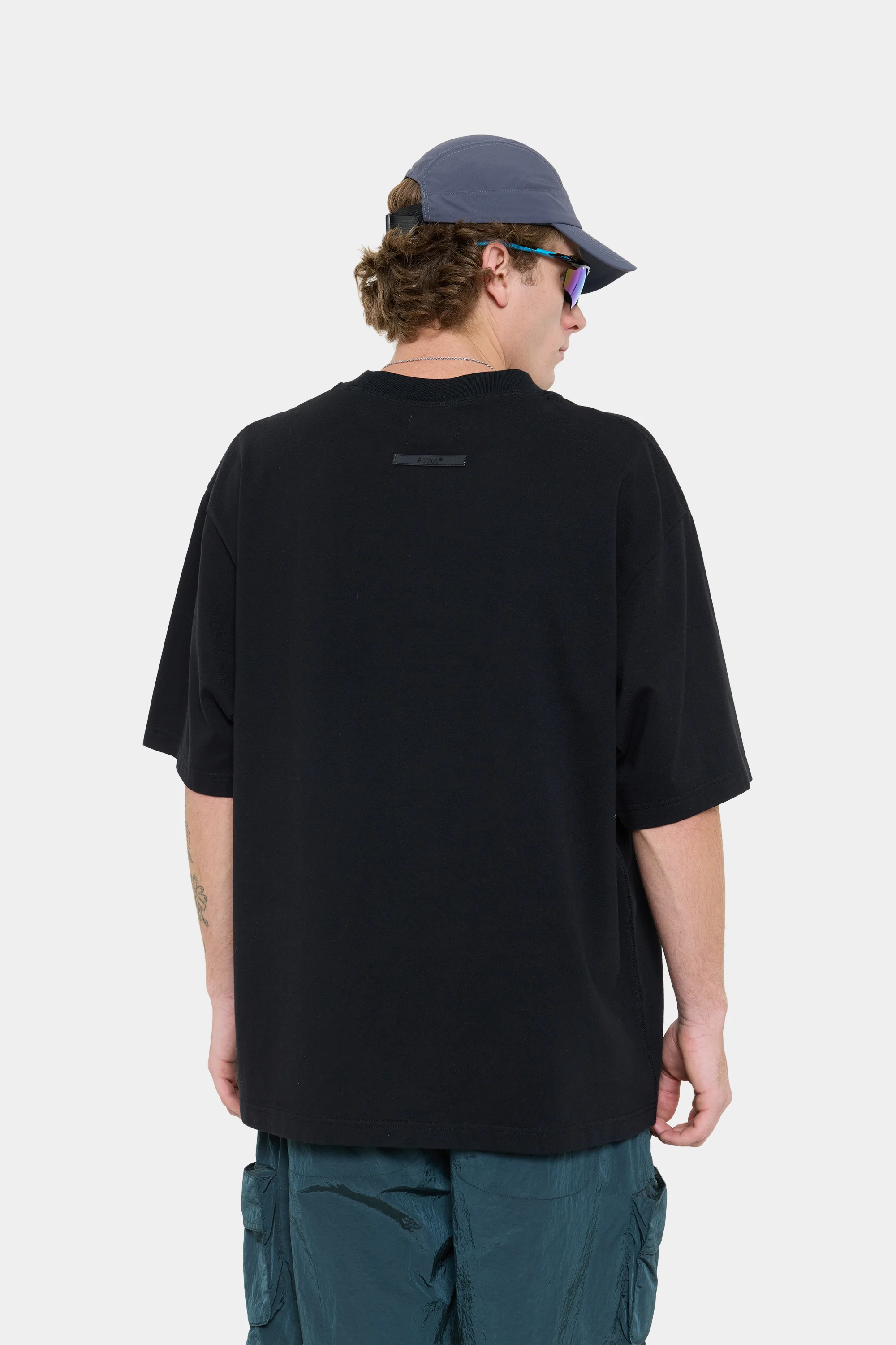 OUTDOORS BOX TEE - BLACK - Image 5