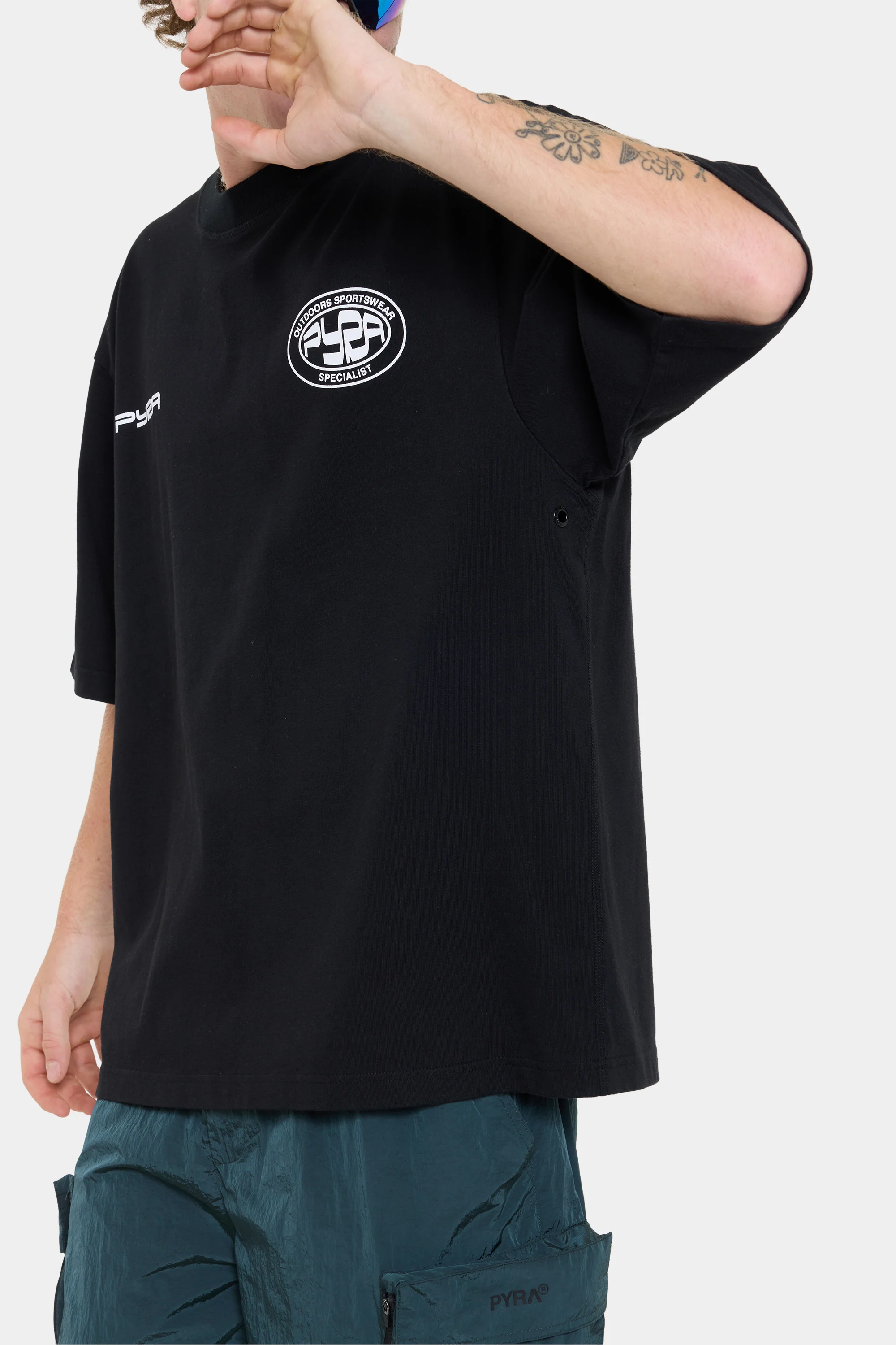 OUTDOORS BOX TEE - BLACK - Image 7