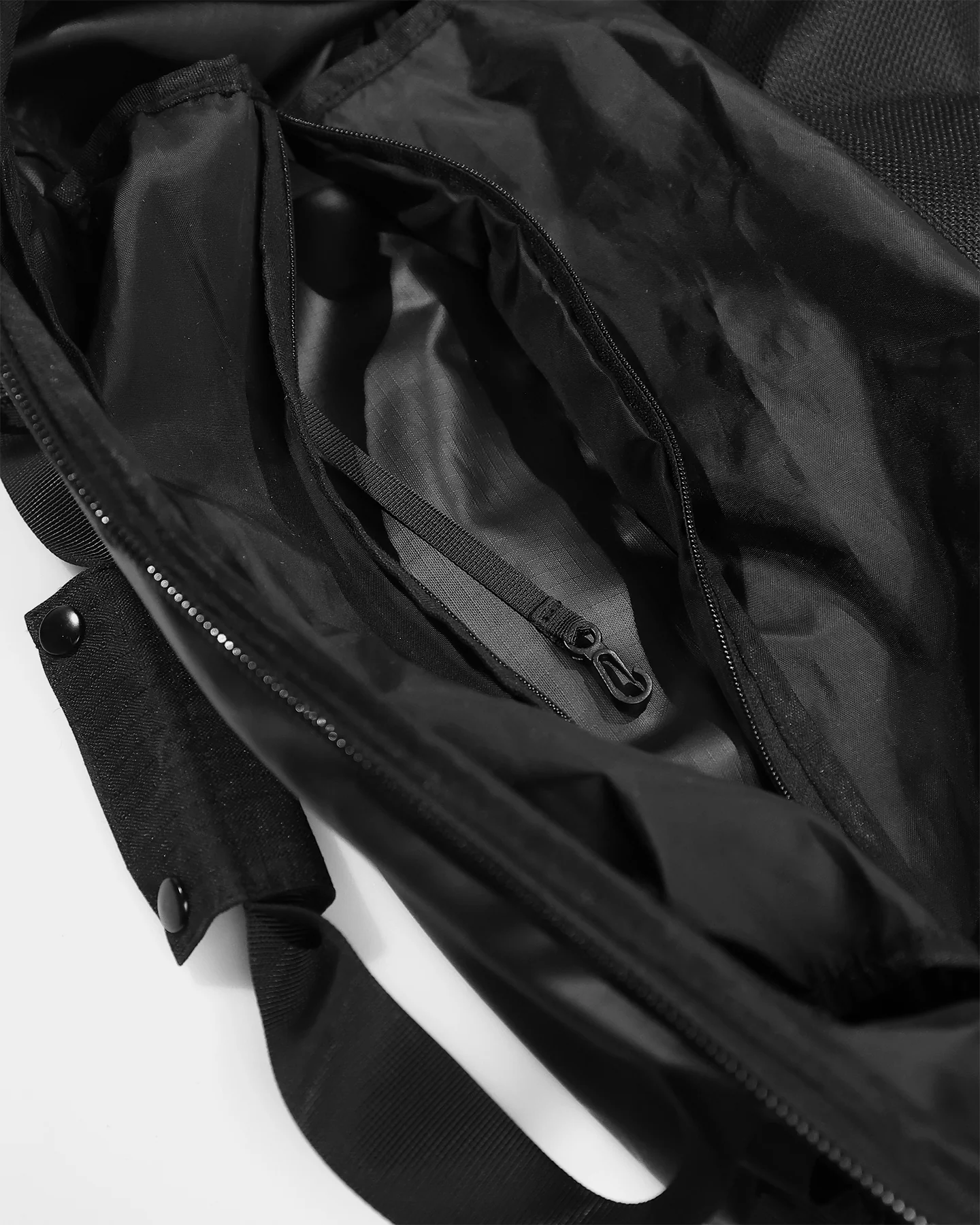 PYRA Duffle Bag Black - Image 17