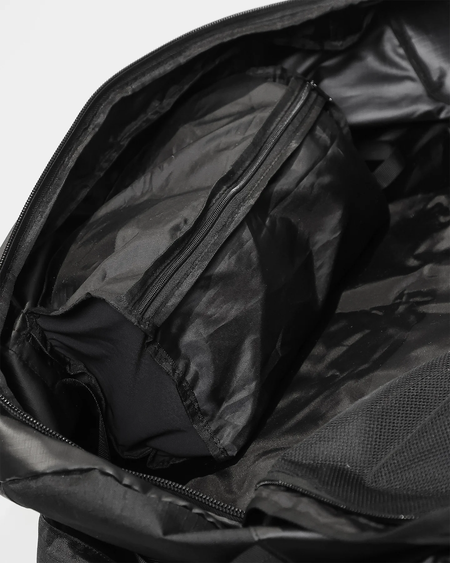 PYRA Duffle Bag Black - Image 18