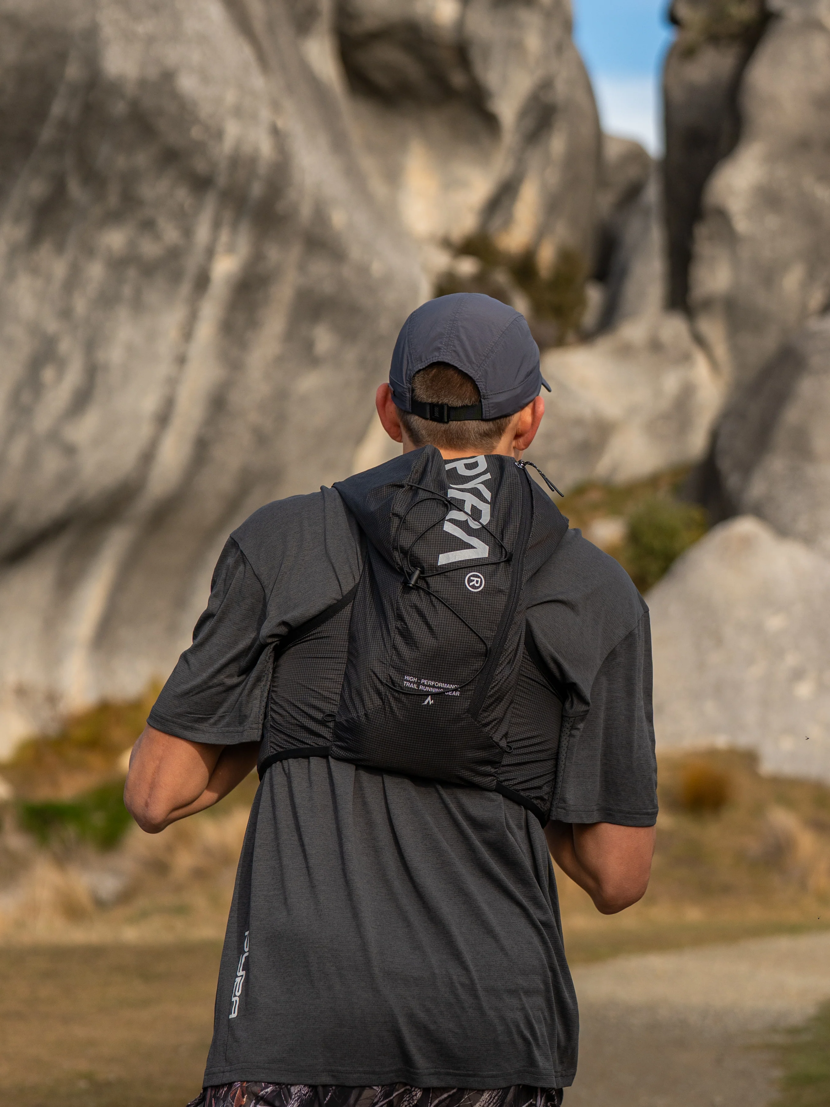 TRAIL HYDRATION VEST - BLACK - Image 4