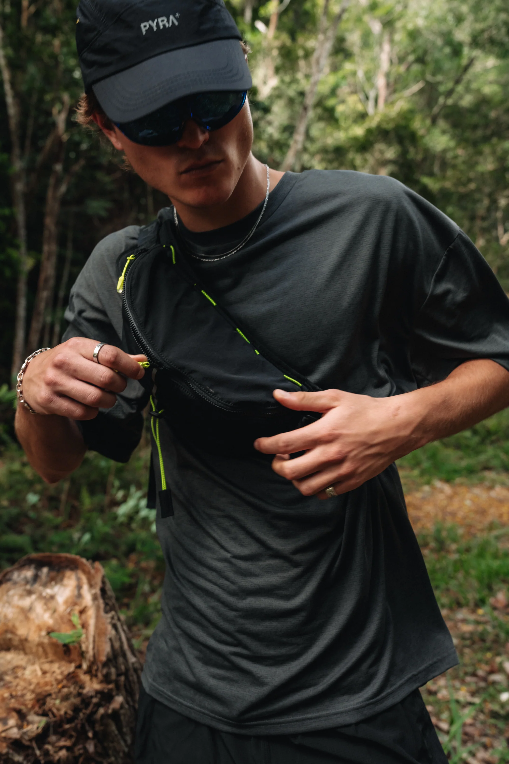 TRAIL SLING BAG - Image 4