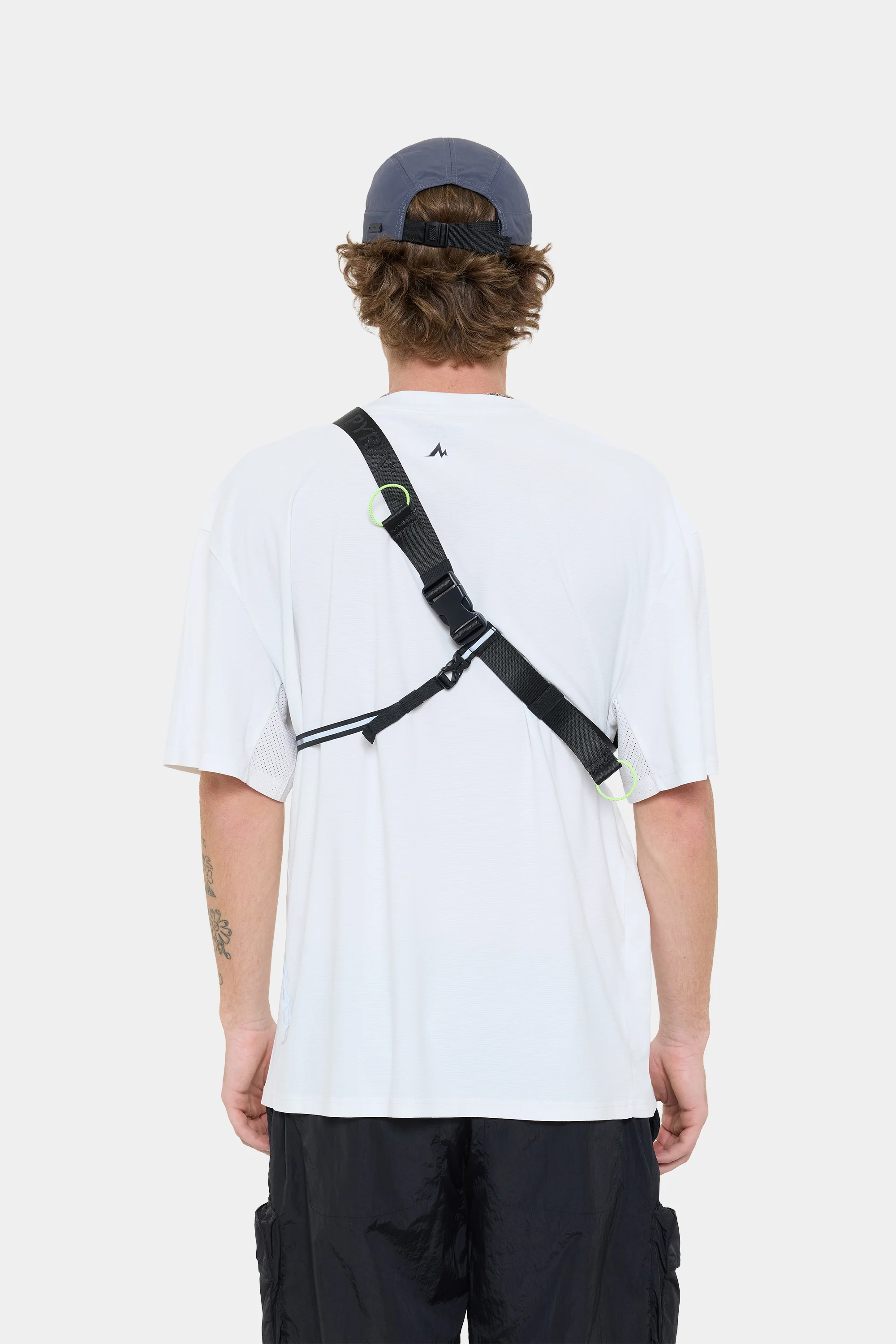 TRAIL SLING BAG - Image 9